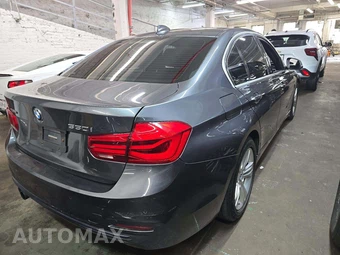 2017 BMW 3 Series Sedan 330i xDrive - miniatura 3