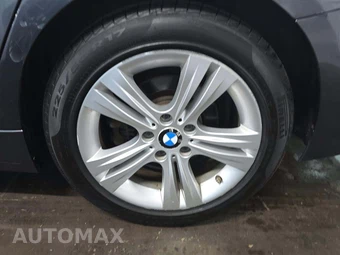 2017 BMW 3 Series Sedan 330i xDrive - miniatura 30