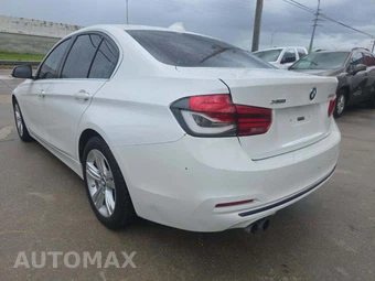 2017 BMW 3 Series Sedan 330i xDrive - miniatura 2