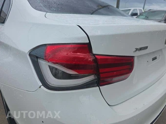 2017 BMW 3 Series Sedan 330i xDrive - miniatura 24