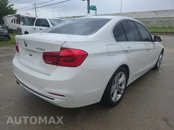2017 BMW 3 Series Sedan 330i xDrive - miniatura 3