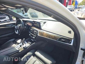 2017 BMW 5 Series Sedan 530i - miniatura 16