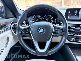 2017 BMW 5 Series Sedan 530i - miniatura 14