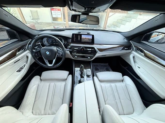 2017 BMW 5 Series Sedan 530i - miniatura 15