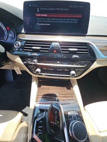 2017 BMW 5 Series Sedan 530i - miniatura 11