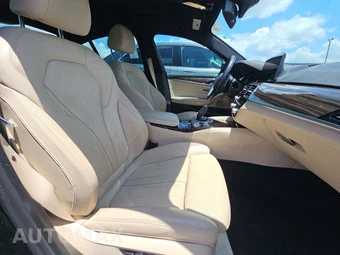 2017 BMW 5 Series Sedan 530i - miniatura 8