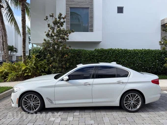 2017 BMW 5 Series Sedan 530i - miniatura 2