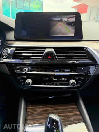2017 BMW 5 Series Sedan 530i - miniatura 24