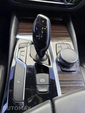2017 BMW 5 Series Sedan 530i - miniatura 26