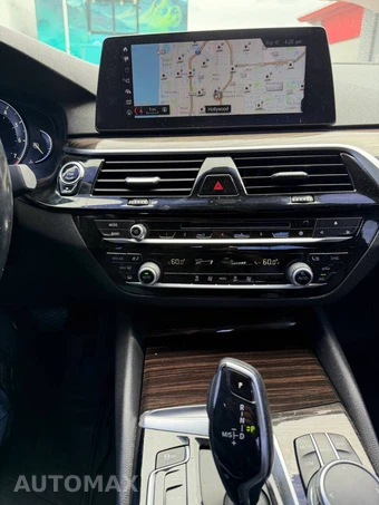 2017 BMW 5 Series Sedan 530i - miniatura 28