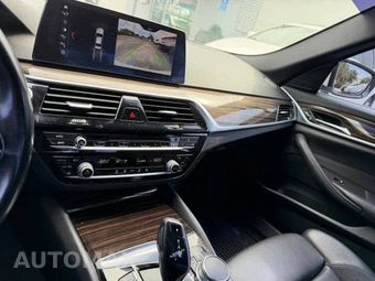 2017 BMW 5 Series Sedan 530i - miniatura 30