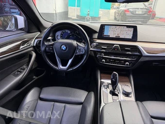 2017 BMW 5 Series Sedan 530i - miniatura 35