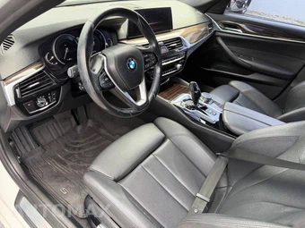 2017 BMW 5 Series Sedan 530i - miniatura 39