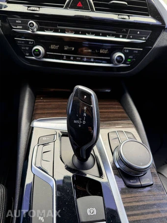 2017 BMW 5 Series Sedan 530i - miniatura 44