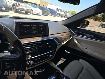 2017 BMW 5 Series Sedan 530i - miniatura 10