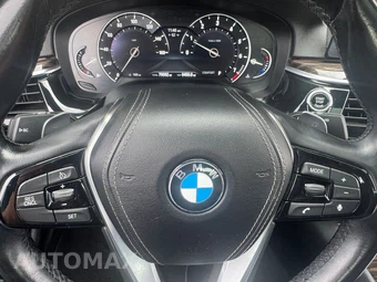 2017 BMW 5 Series Sedan 530i - miniatura 16
