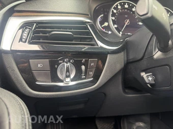 2017 BMW 5 Series Sedan 530i - miniatura 17