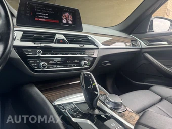 2017 BMW 5 Series Sedan 530i - miniatura 27