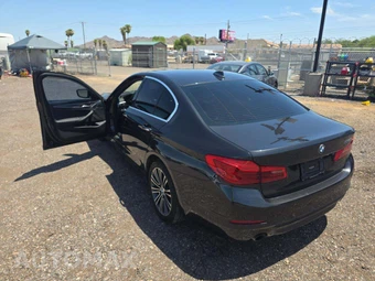 2017 BMW 5 Series Sedan 530i - miniatura 2