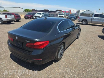 2017 BMW 5 Series Sedan 530i - miniatura 3