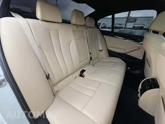 2017 BMW 5 Series Sedan 530i - miniatura 13