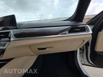 2017 BMW 5 Series Sedan 530i - miniatura 16