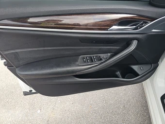 2017 BMW 5 Series Sedan 530i xDrive - miniatura 9