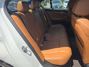 2017 BMW 5 Series Sedan 530i xDrive - miniatura 16