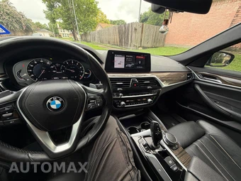 2017 BMW 5 Series Sedan 540i - miniatura 30