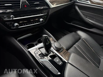 2017 BMW 5 Series Sedan 540i - miniatura 31