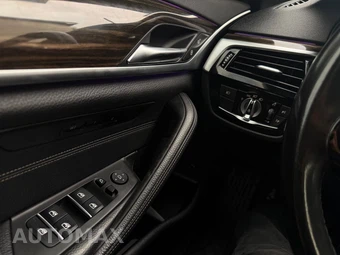 2017 BMW 5 Series Sedan 540i - miniatura 35