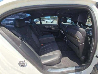 2017 BMW 7 Series Sedan 740i M SPORT LINE - miniatura 17