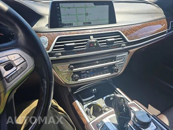 2017 BMW 7 Series Sedan 740i - miniatura 11