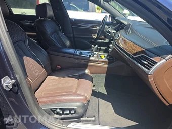 2017 BMW 7 Series Sedan 740i - miniatura 8