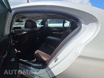 2017 BMW 7 Series Sedan 740i xDrive - miniatura 13