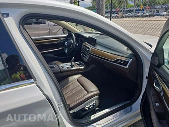 2017 BMW 7 Series Sedan 740i xDrive - miniatura 18
