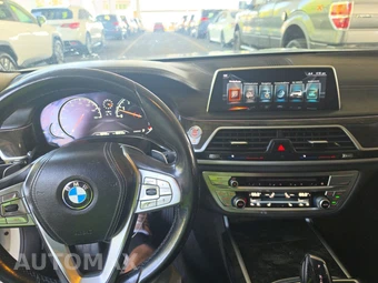 2017 BMW 7 Series Sedan 740i xDrive - miniatura 17