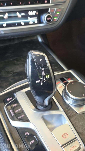 2017 BMW 7 Series Sedan 740i xDrive - miniatura 47