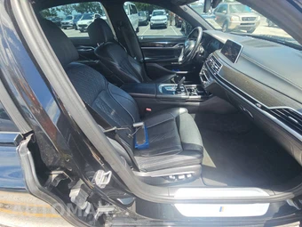 2017 BMW 7 Series Sedan 750i M SPORT LINE - miniatura 8