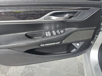2017 BMW 7 Series Sedan 750i M SPORT LINE - miniatura 9