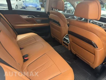 2017 BMW 7 Series Sedan 750i - miniatura 11