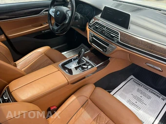 2017 BMW 7 Series Sedan 750i - miniatura 12