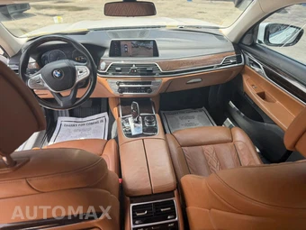 2017 BMW 7 Series Sedan 750i - miniatura 14