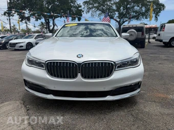 2017 BMW 7 Series Sedan 750i - miniatura 3