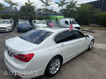 2017 BMW 7 Series Sedan 750i - miniatura 6