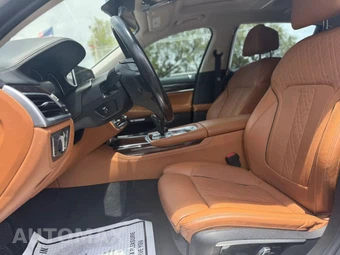 2017 BMW 7 Series Sedan 750i - miniatura 8