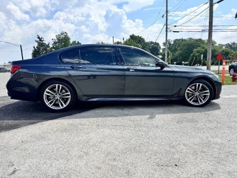 2017 BMW 7 Series Sedan 750i xDrive M SPORT LINE - miniatura 4