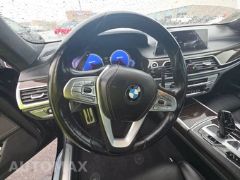 2017 BMW 7 Series Sedan 750i xDrive - miniatura 10