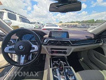 2017 BMW 7 Series Sedan M760i xDrive - miniatura 11