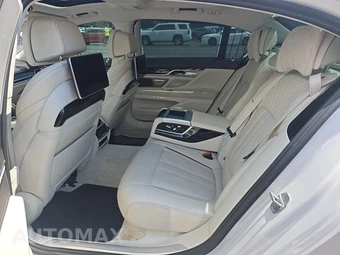 2017 BMW 7 Series Sedan M760i xDrive - miniatura 13